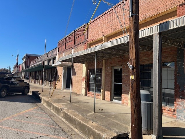 117 E Main Street, Italy, TX for sale Primary Photo- Image 1 of 11