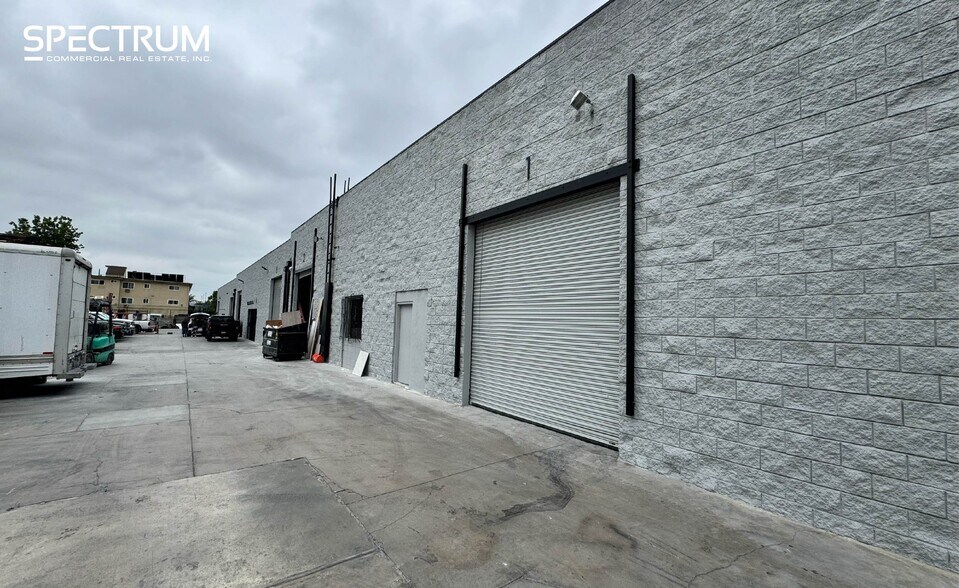 14538-14540 Keswick St, Van Nuys, CA à louer - Photo du bâtiment - Image 2 de 7