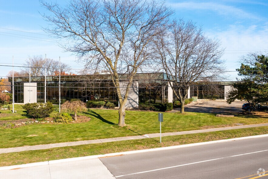 23800 Northwestern Hwy, Southfield, MI à louer - Photo du bâtiment - Image 2 de 7