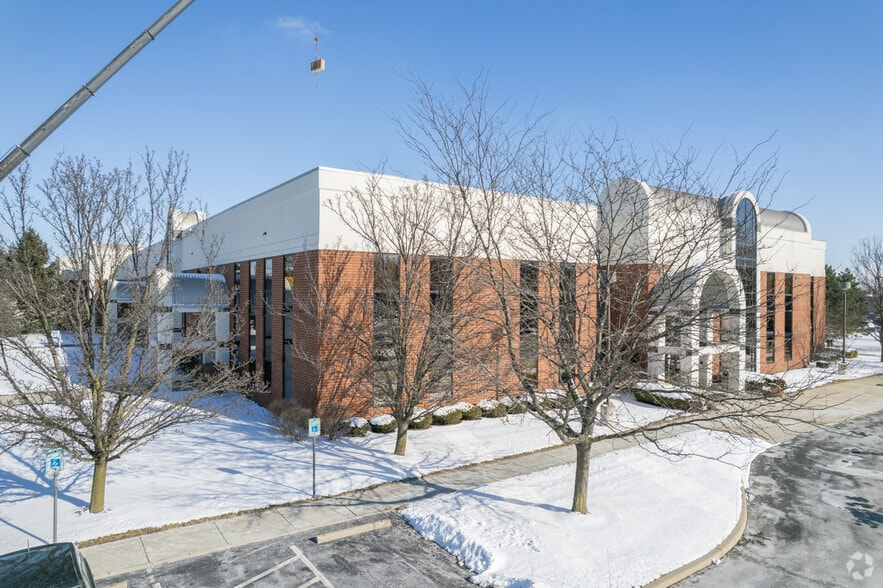 1740 Indian Wood Cir, Maumee, OH for lease - Building Photo - Image 2 of 13