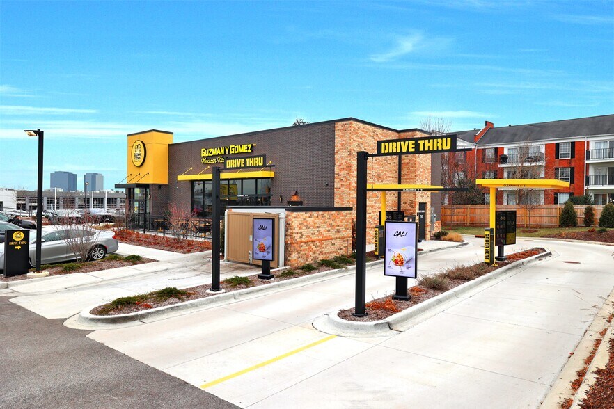 795 E Golf Rd, Schaumburg, IL à vendre - Photo du bâtiment - Image 2 de 5