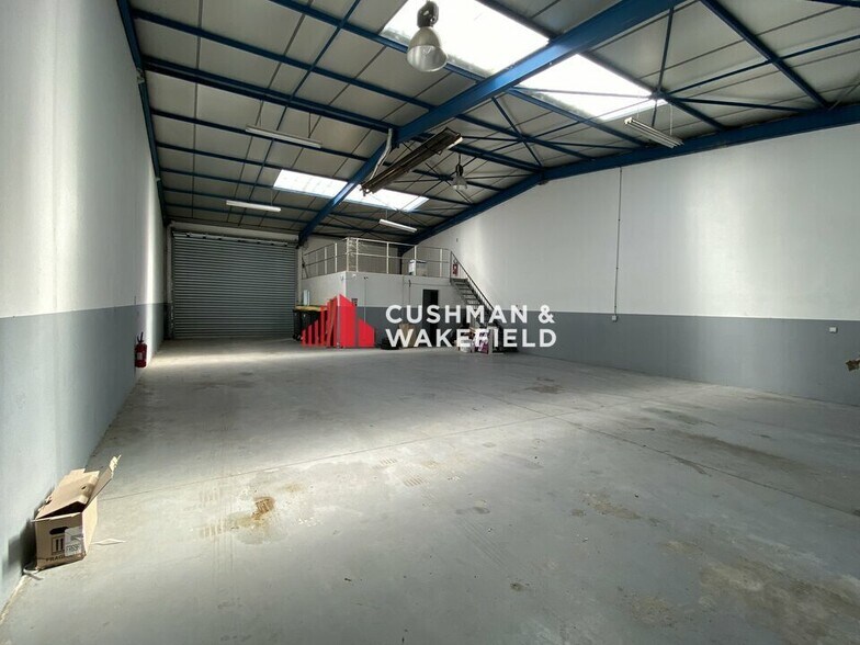 Flex in Colomiers for lease - Interior Photo - Image 2 of 4