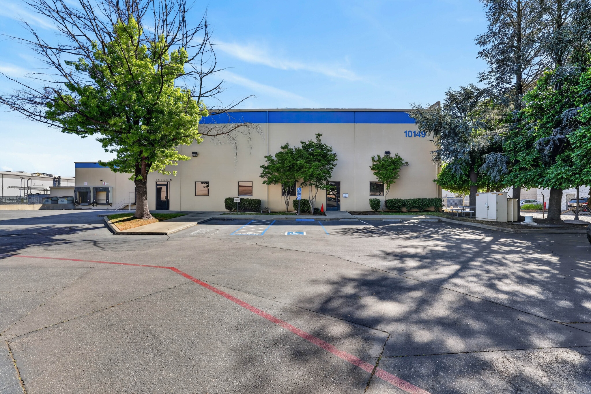 10149 Iron Rock Way, Elk Grove, CA à louer Photo principale- Image 1 de 7