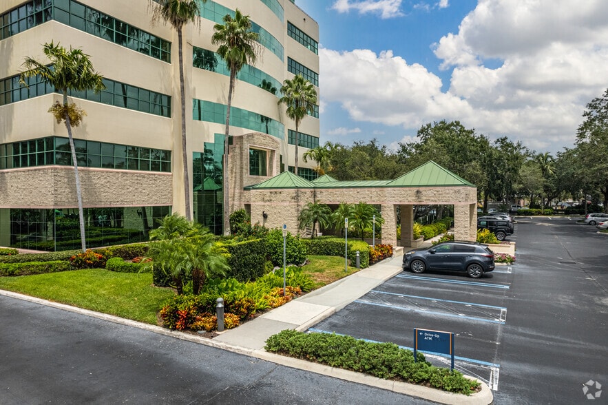 5150 Tamiami Trl N, Naples, FL à louer - Photo du bâtiment - Image 3 de 8
