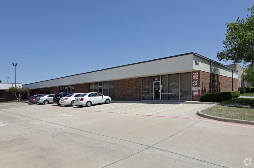 3331 Towerwood Dr, Farmers Branch, TX à louer - Photo du bâtiment - Image 3 de 4