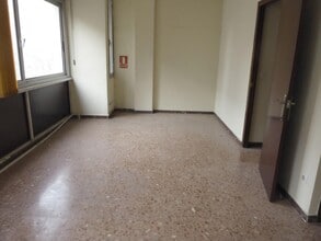 Office in Manresa, Barcelona for lease Interior Photo- Image 2 of 4