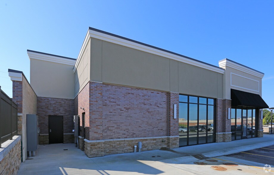 7640-7642 Beechmont Ave, Cincinnati, OH à louer - Photo du bâtiment - Image 3 de 5