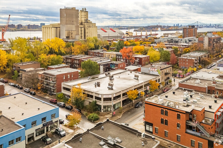 3890 Rue Sainte-Catherine E, Montréal, QC for lease - Aerial - Image 3 of 3