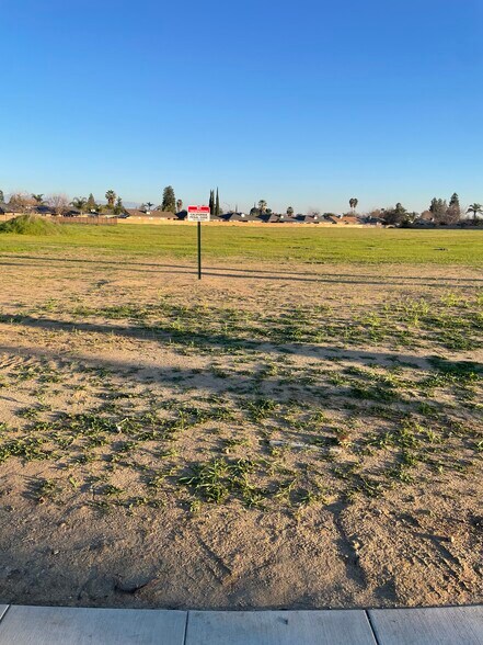 Alta Avenue, Dinuba, CA à vendre - Photo du bâtiment - Image 1 de 7