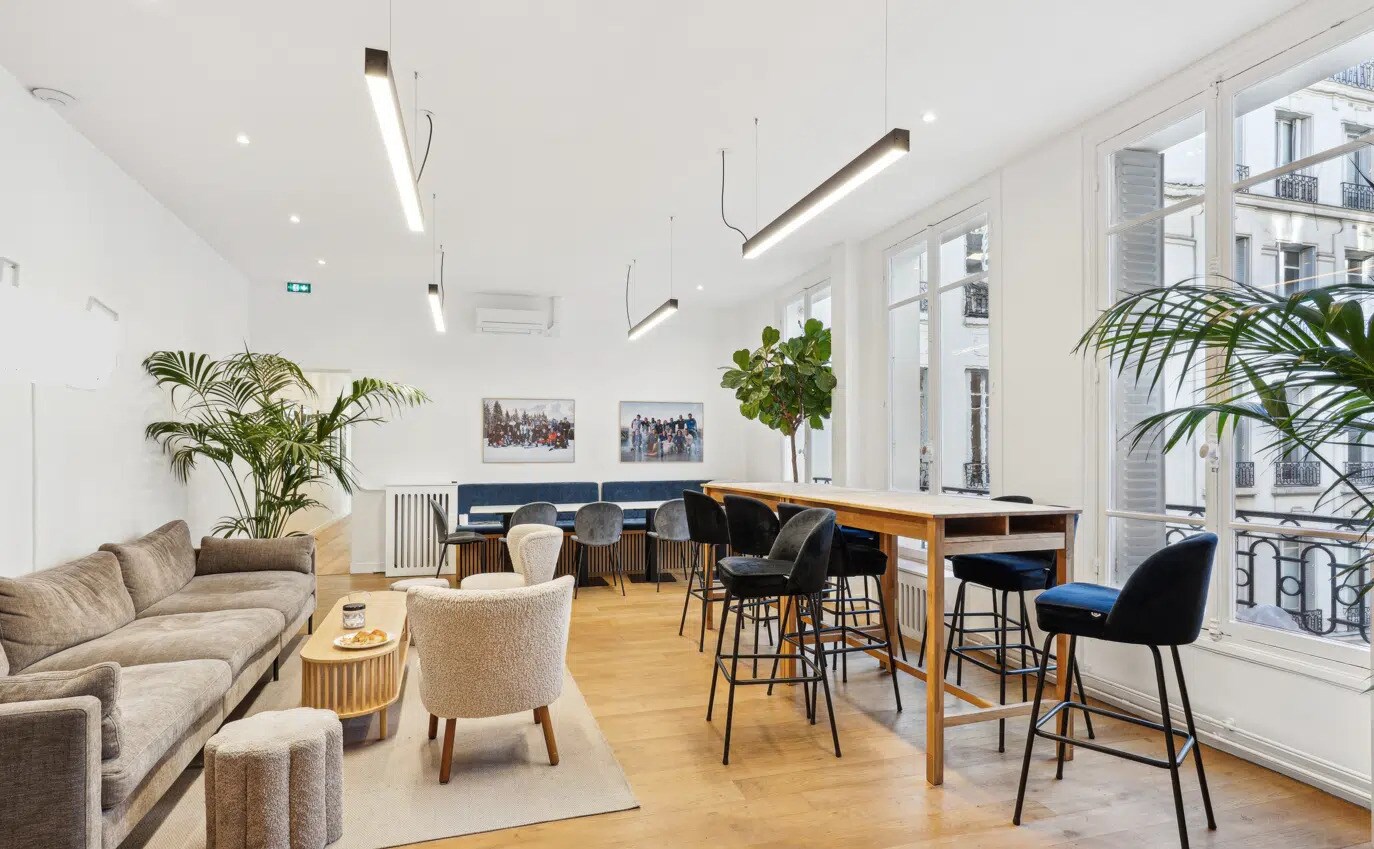 Office in Paris for lease Interior Photo- Image 1 of 15
