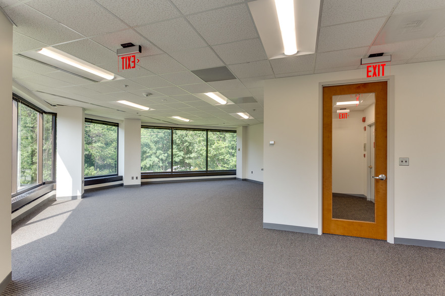 8000 Westpark Dr, McLean, VA for lease - Interior Photo - Image 1 of 9