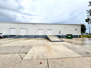 9842-9860 Currie Davis Dr, Tampa, FL for lease Interior Photo- Image 2 of 18