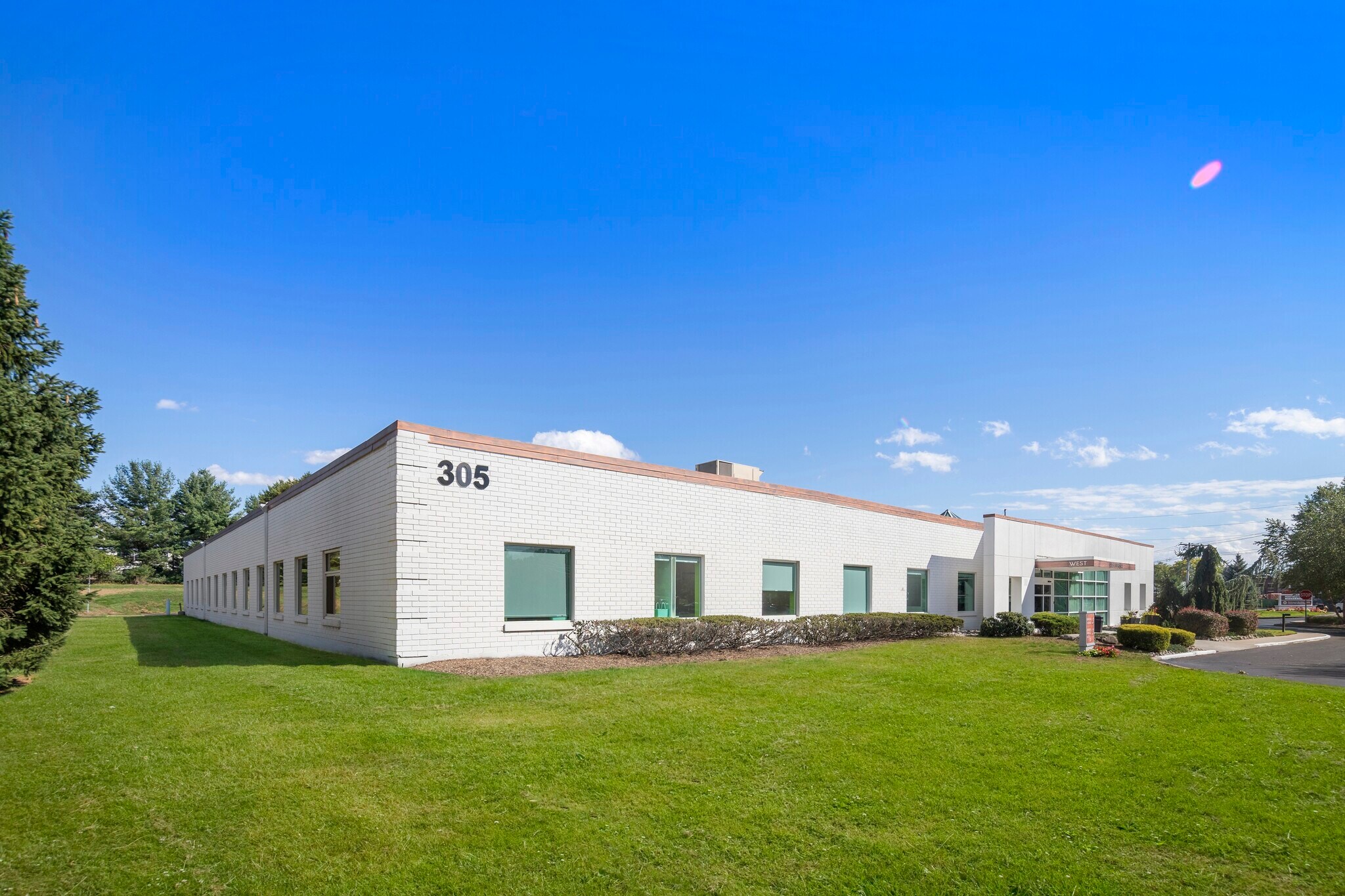 305 W Grand Ave, Montvale, NJ à louer Photo du bâtiment- Image 1 de 6