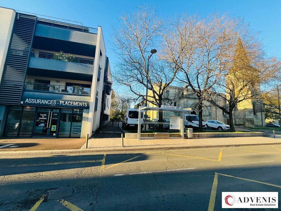 85 Avenue Montesquieu, Saint-Médard-en-Jalles for sale Building Photo- Image 1 of 8