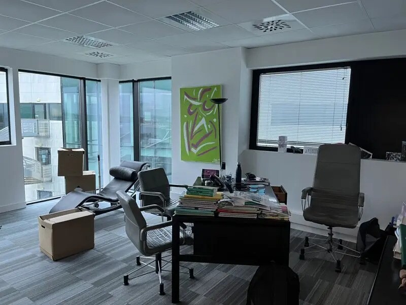 Office in Artigues-près-Bordeaux for sale Interior Photo- Image 1 of 8