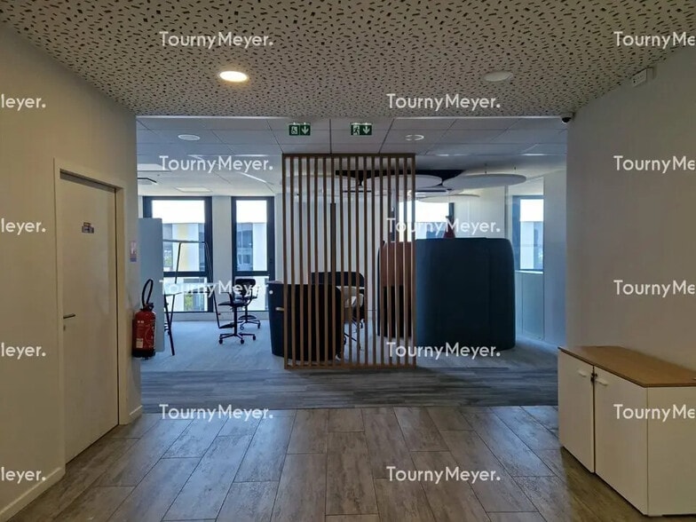 Office in Montpellier for lease - Building Photo - Image 2 of 8