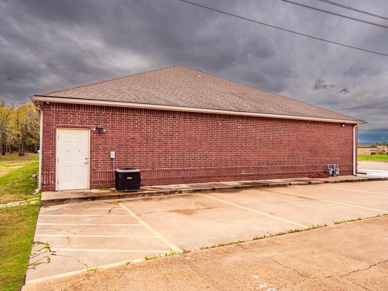1501 E Wade Watts Ave, Mcalester, OK for lease - Building Photo - Image 3 of 3