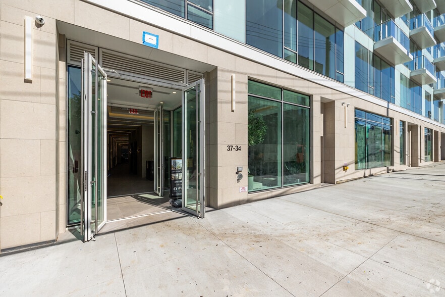 37-24 33rd St, Long Island City, NY for lease - Building Photo - Image 2 of 4