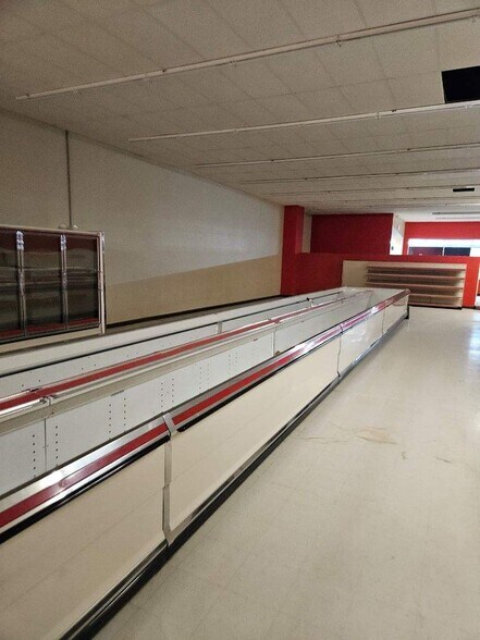 330-390 W Columbus Rd, Corry, PA for lease - Interior Photo - Image 2 of 4