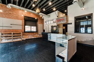 190 W 6th Ave, Junction City, OR for lease Interior Photo- Image 2 of 4