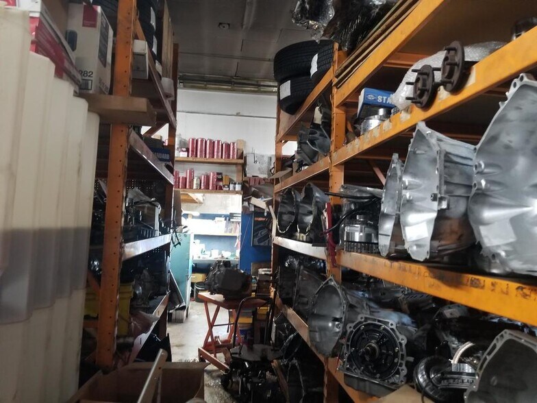 2611 Pine Ave, Niagara Falls, NY for sale - Interior Photo - Image 2 of 5