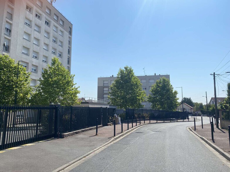 1 Allee De L'Horloge, Gagny for lease - Building Photo - Image 2 of 2