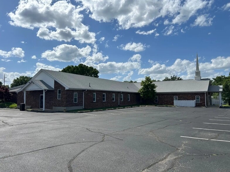125 E Montgomery Ave, Clarksville, IN for sale - Building Photo - Image 2 of 8
