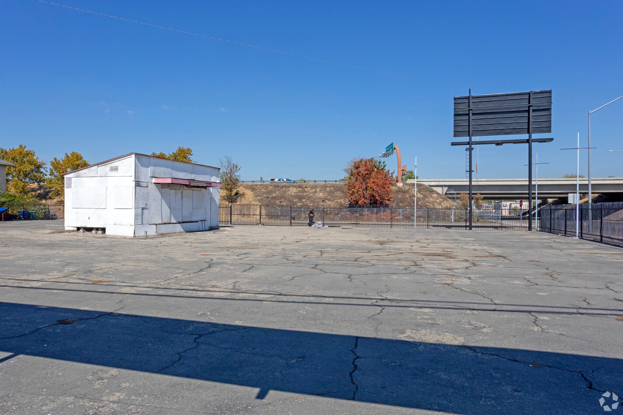 539 N Blackstone Ave, Fresno, CA for sale Primary Photo- Image 1 of 3
