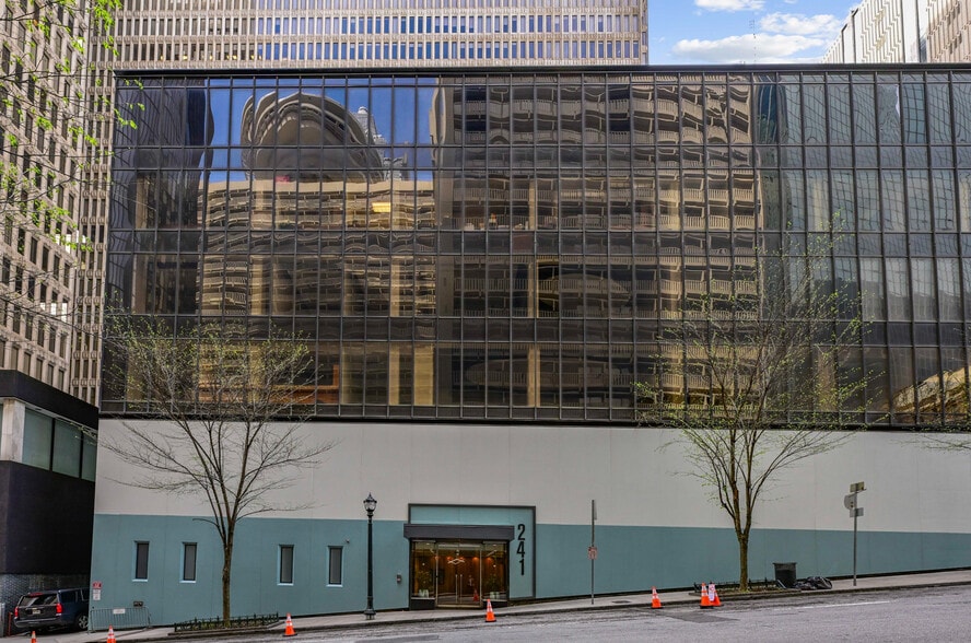 241 Peachtree St NE, Atlanta, GA for lease - Building Photo - Image 3 of 25