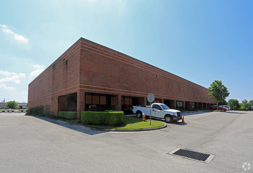 2335 Commerce Point Dr, Lakeland, FL for lease - Primary Photo - Image 1 of 11