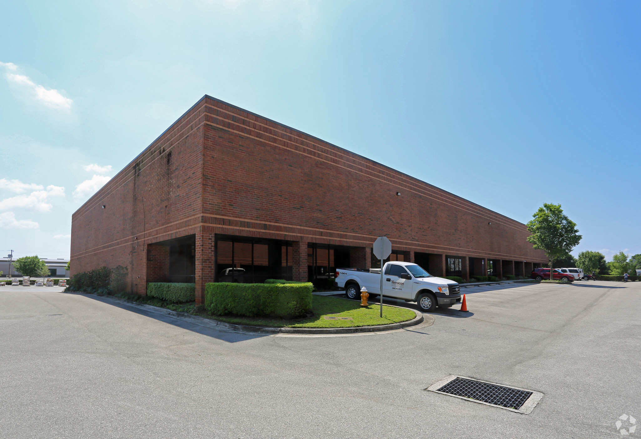 2335 Commerce Point Dr, Lakeland, FL for lease Primary Photo- Image 1 of 12