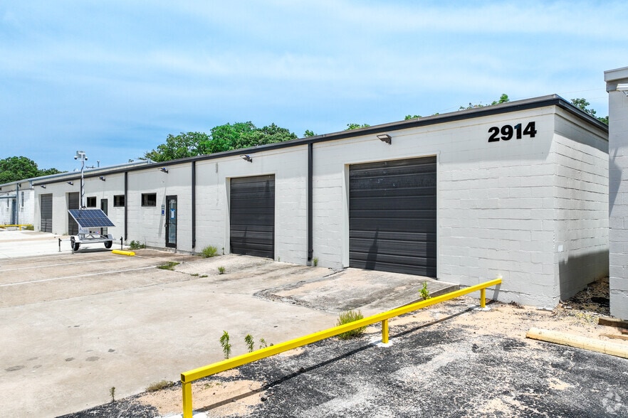 2914 Edith Ln, Haltom City, TX for sale - Primary Photo - Image 1 of 28