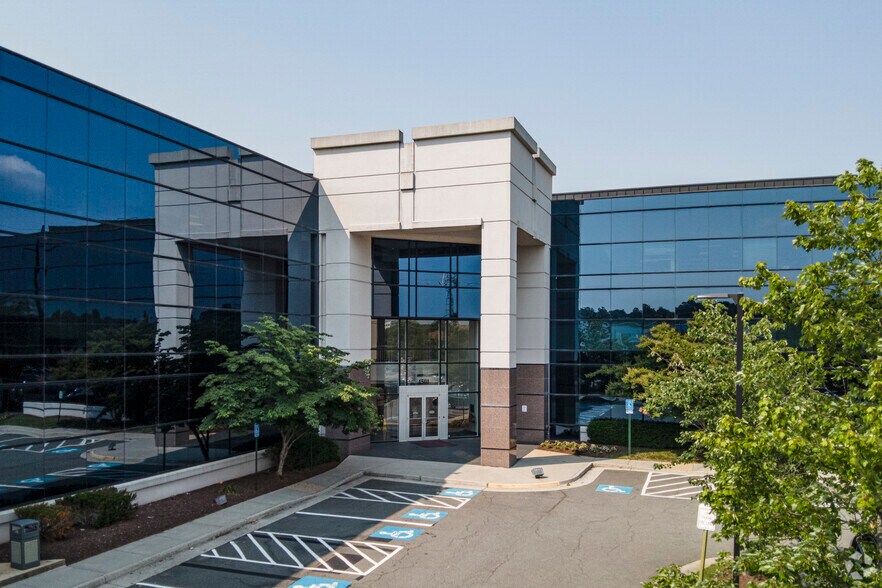 4501 Singer Ct, Chantilly, VA à louer - Photo du bâtiment - Image 2 de 3