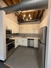 1332 N Halsted St, Chicago, IL à louer Photo intérieure- Image 2 de 11