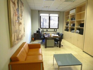 Plus de détails pour Multi-résidentiel à vendre