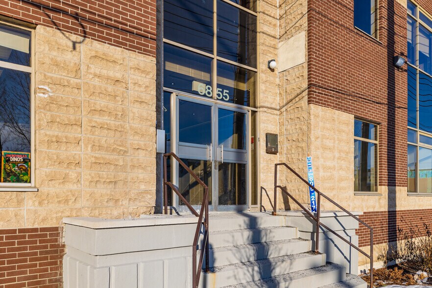 6855 Av De L'épée, Montréal, QC à louer - Photo du bâtiment - Image 3 de 21