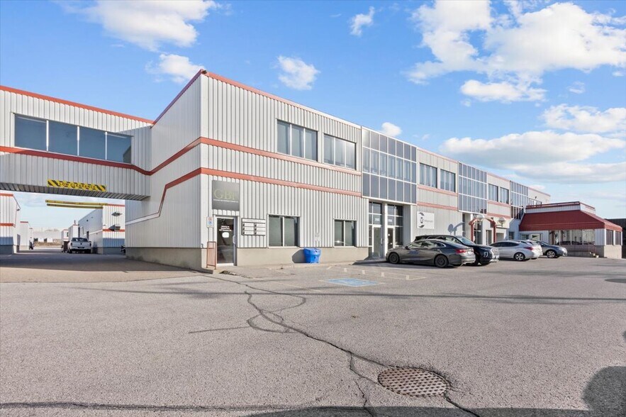 1077 Boundary Rd, Oshawa, ON à vendre - Photo du bâtiment - Image 1 de 1