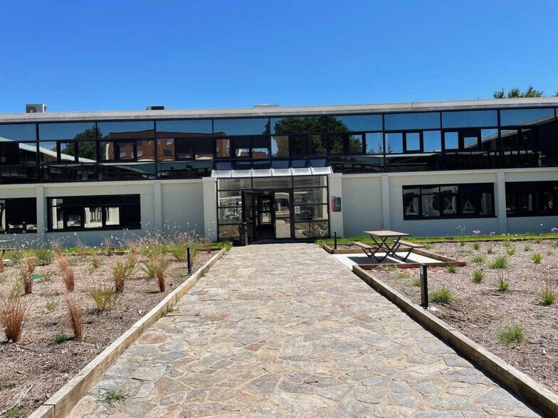 8 Boulevard Albert Einstein, Nantes à louer - Photo du bâtiment - Image 3 de 6