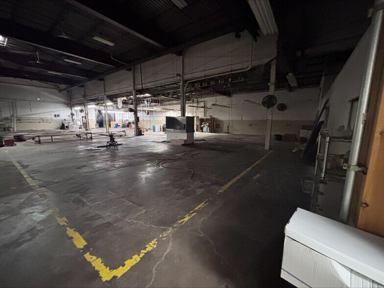 1335 Emerson St, Rochester, NY à louer - Photo du bâtiment - Image 3 de 14