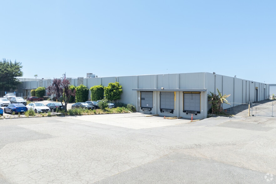 27163-27211 Industrial Blvd, Hayward, CA à louer - Photo principale - Image 2 de 8