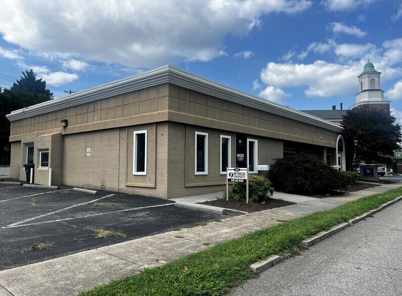 1225 Maple Ave SW, Roanoke, VA à vendre - Photo du bâtiment - Image 2 de 17