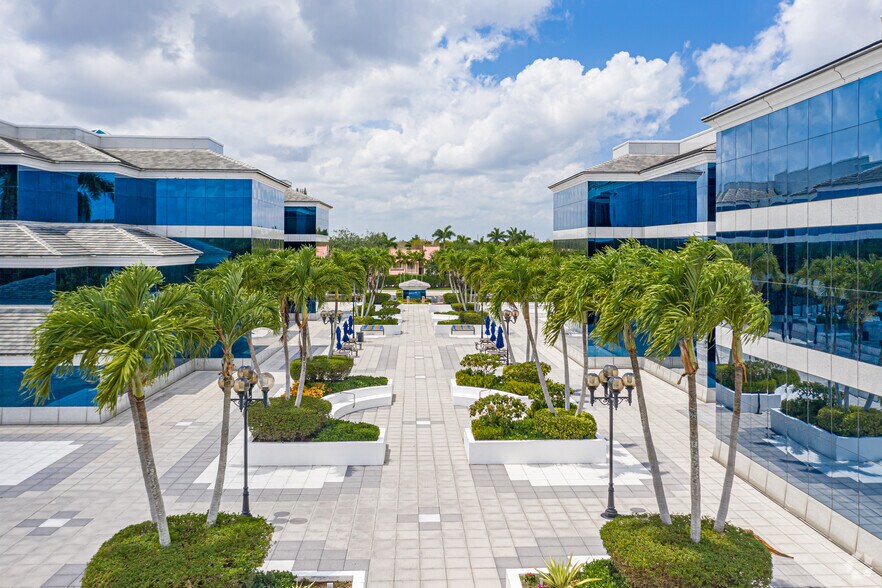 7284 W Palmetto Park Rd, Boca Raton, FL à louer - Photo du bâtiment - Image 3 de 11