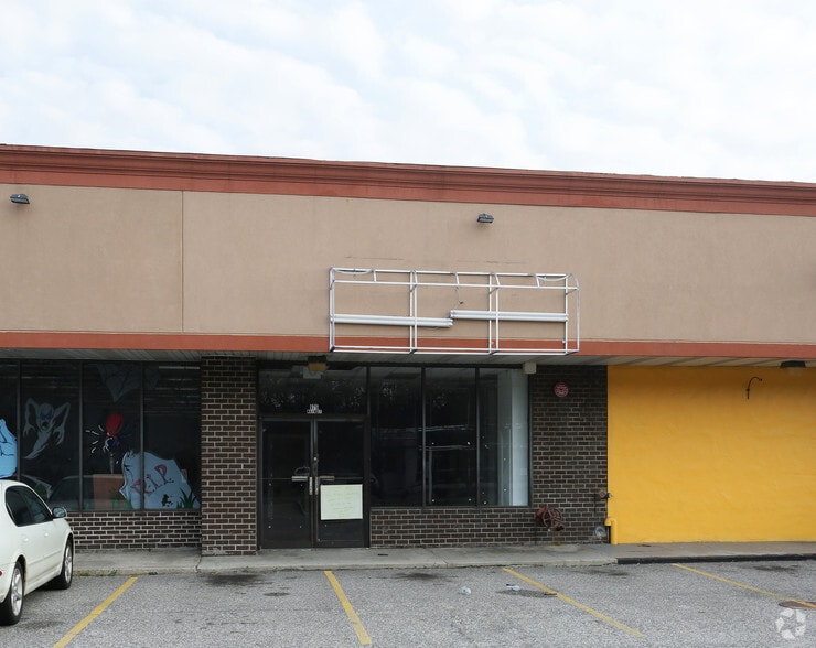 975 Main St, Holbrook, NY for lease - Building Photo - Image 2 of 8