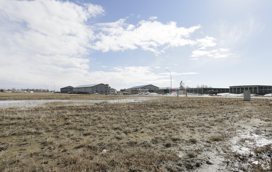 113 Canal Ave, Strathmore, AB for sale - Primary Photo - Image 1 of 3