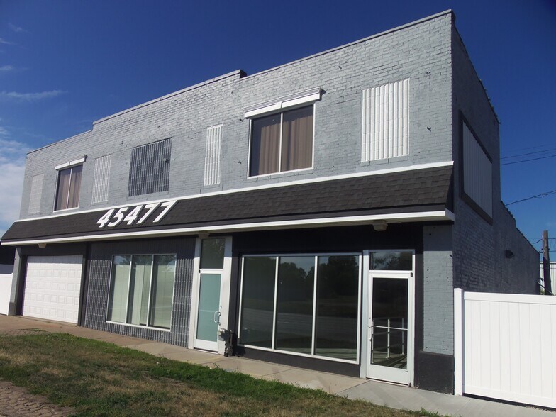 45477 Woodward Ave, Pontiac, MI à louer - Photo du bâtiment - Image 2 de 3