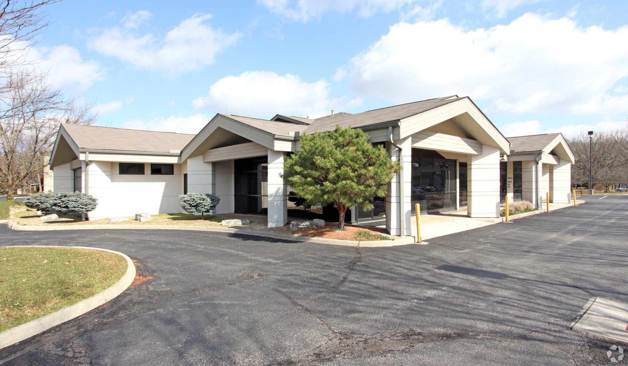 7706 Olentangy River Rd, Columbus, OH for lease Primary Photo- Image 1 of 5