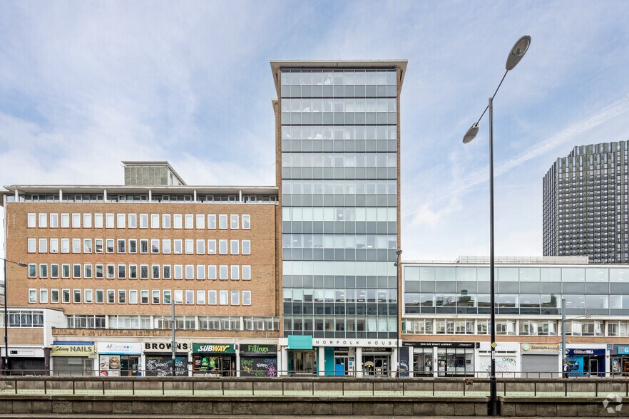 Wellesley Rd, Croydon à louer - Photo du bâtiment - Image 2 de 3