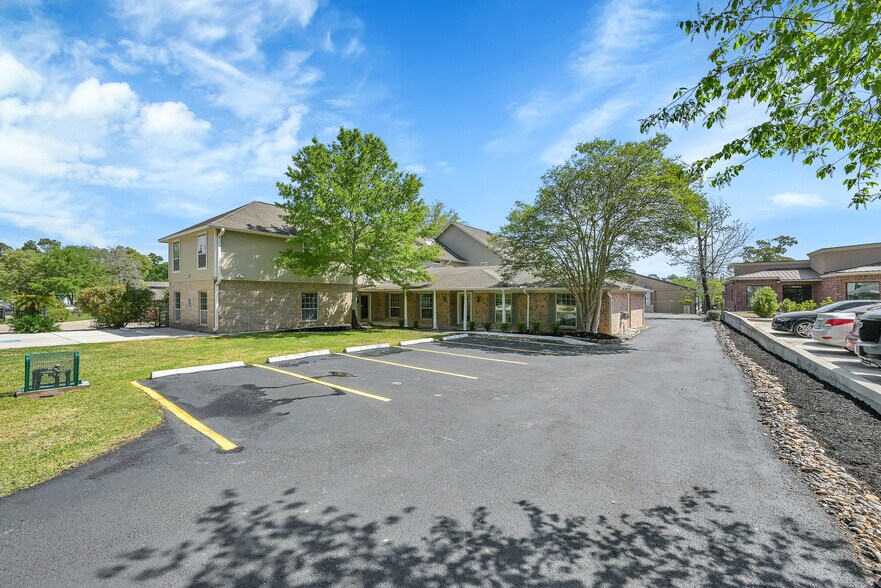 26414 Oak Ridge Dr, Spring, TX for sale - Building Photo - Image 1 of 1