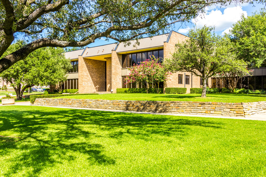 1420 Viceroy Dr, Dallas, TX for lease - Building Photo - Image 1 of 6