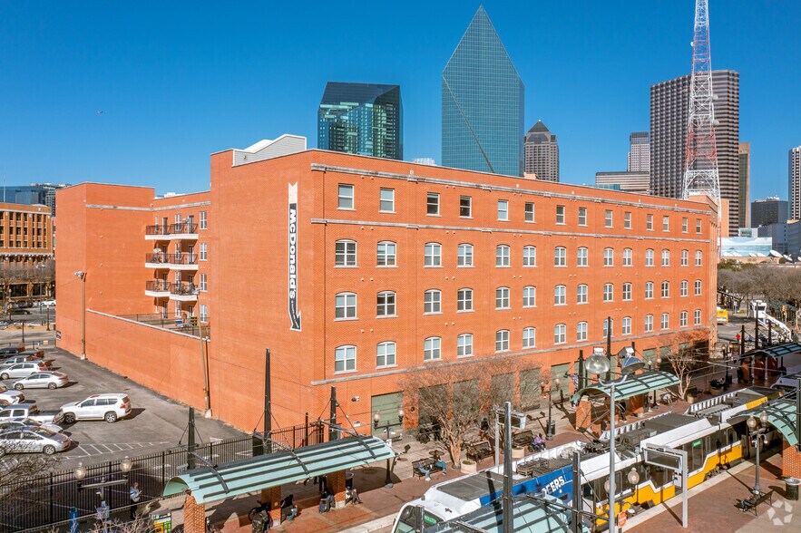 800 Ross Ave, Dallas, TX à louer - Photo du bâtiment - Image 3 de 6